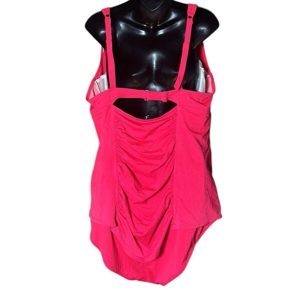 Torrid one piece bathing suit hot pink ruched built in bra 4x cut out back - Picture 5 of 9